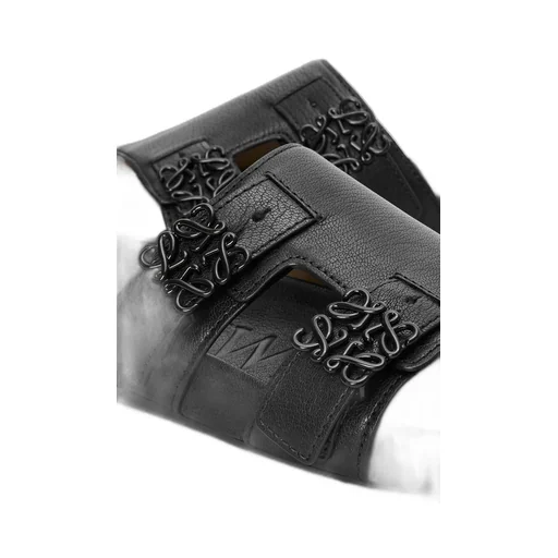 Ease slide in goatskin
