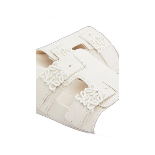 Ease slide in goatskin