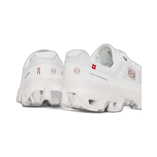 Cloudventure sneaker