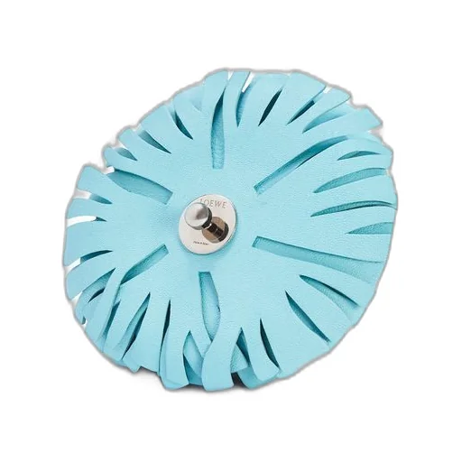 Stud flower in classic calfskin