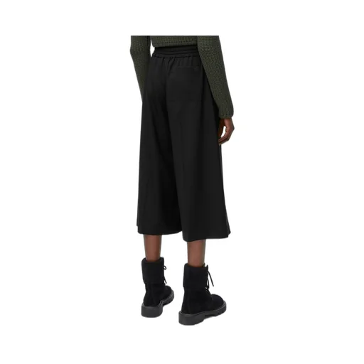 Cropped trousers in wool