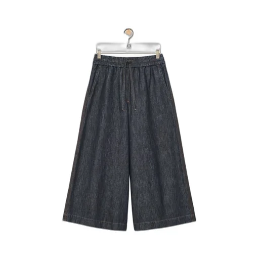 Cropped trousers in denim