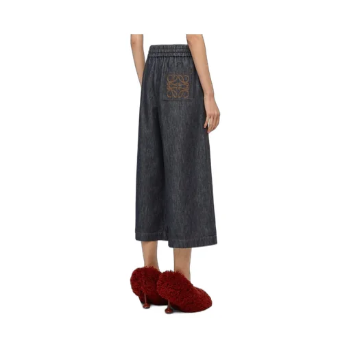 Cropped trousers in denim