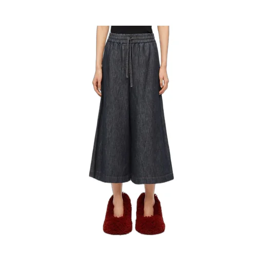 Cropped trousers in denim