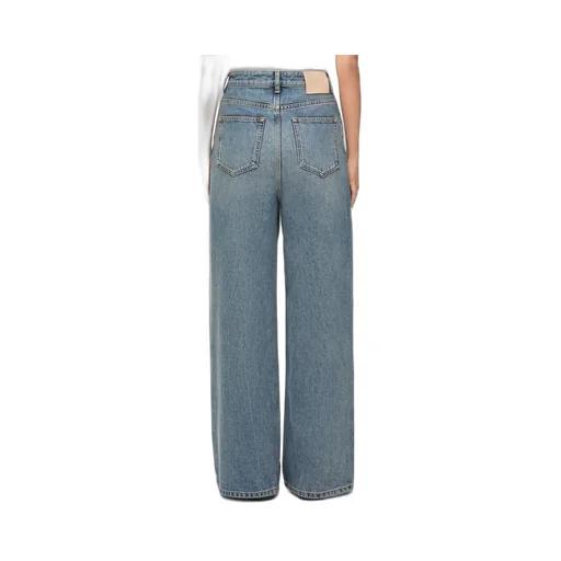High waisted jeans in denim