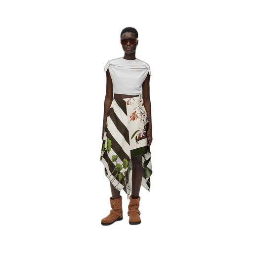 Asymmetric skirt in silk