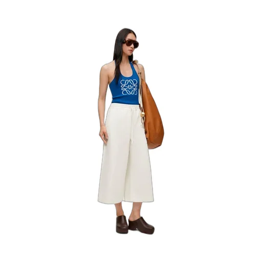 Cropped trousers in denim