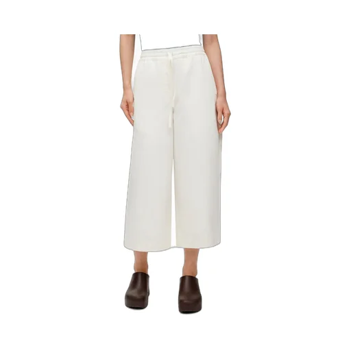 Cropped trousers in denim