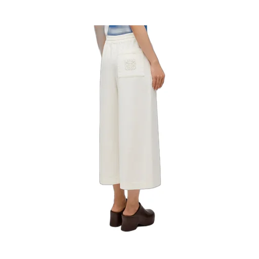 Cropped trousers in denim