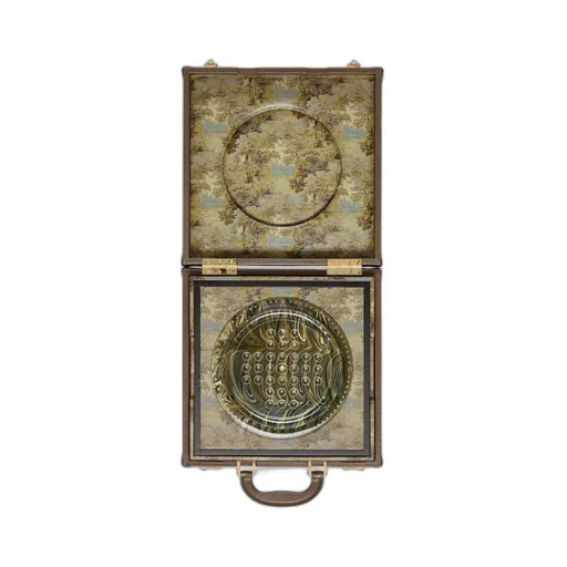 Decorative set with Ophidia case