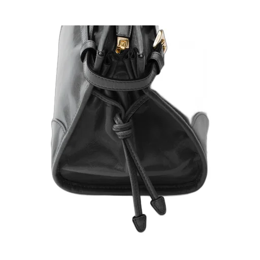 Medium leather handbag