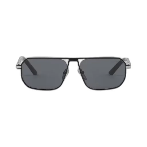 Sunglasses with iconic metal plaque