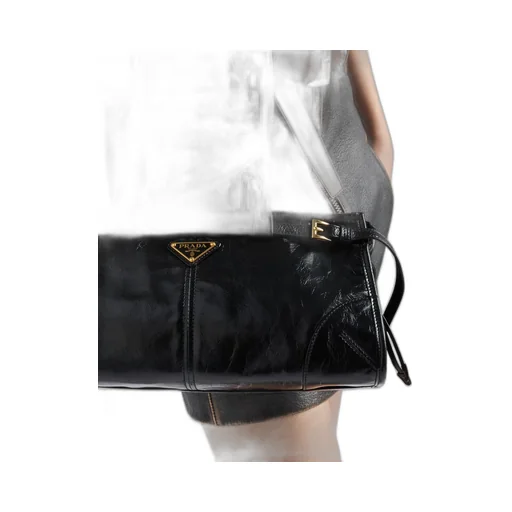 Medium leather handbag