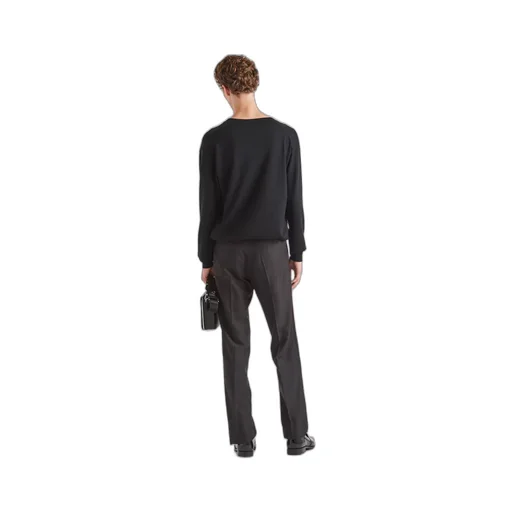 V-neck cashmere sweater