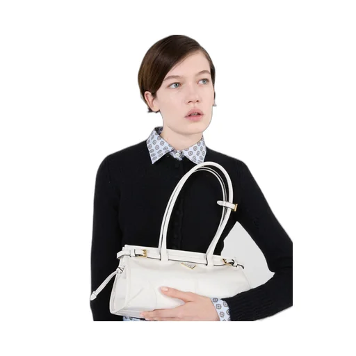 Medium leather handbag