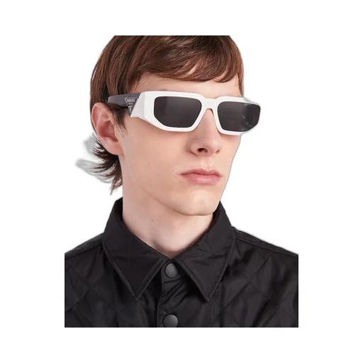 Sunglasses with triangle logo