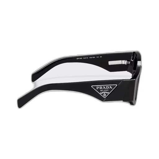 Sunglasses with triangle logo
