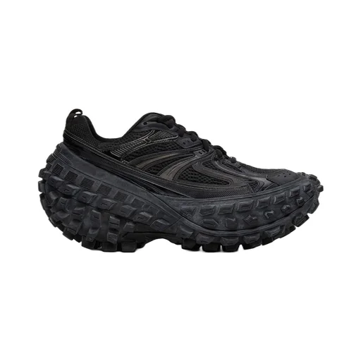 Defender Sneaker