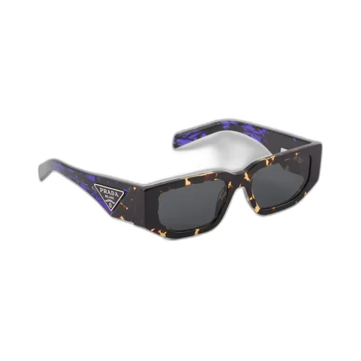 Sunglasses with triangle logo