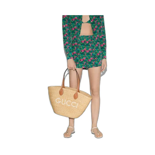 Medium straw tote with Gucci patch