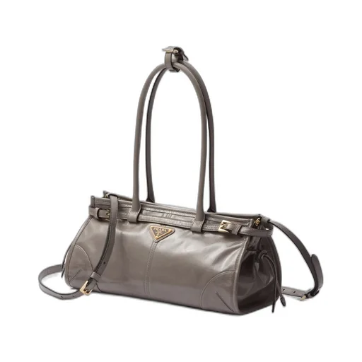 Medium leather handbag