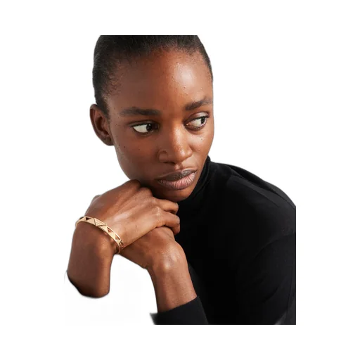 Eternal Gold cut-out bangle bracelet in yellow gold