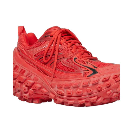 Defender Sneaker