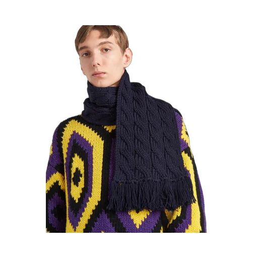 Cable-knit wool scarf