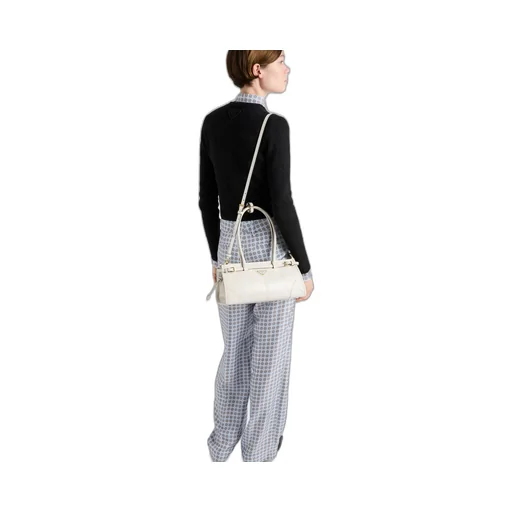 Medium leather handbag
