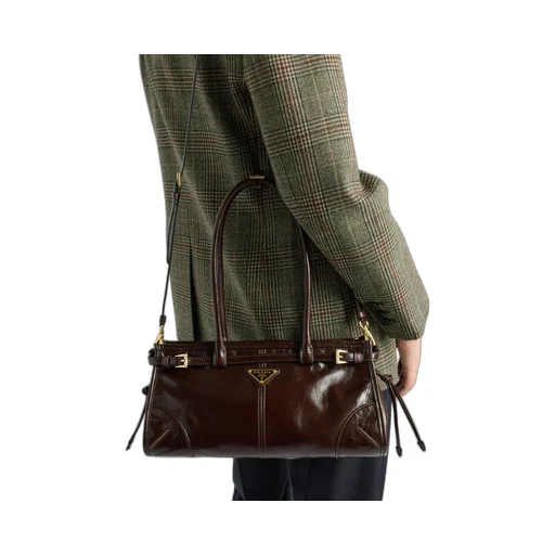 Medium leather handbag
