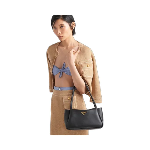 Medium leather handbag