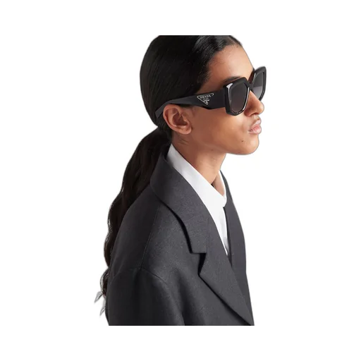 Sunglasses with triangle logo