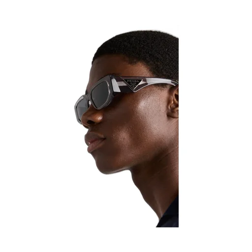 Sunglasses with triangle logo
