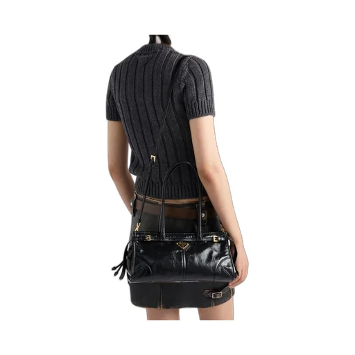 Medium leather handbag