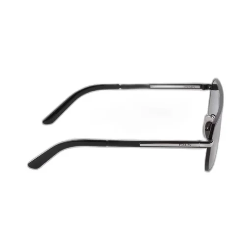 Sunglasses with iconic metal plaque