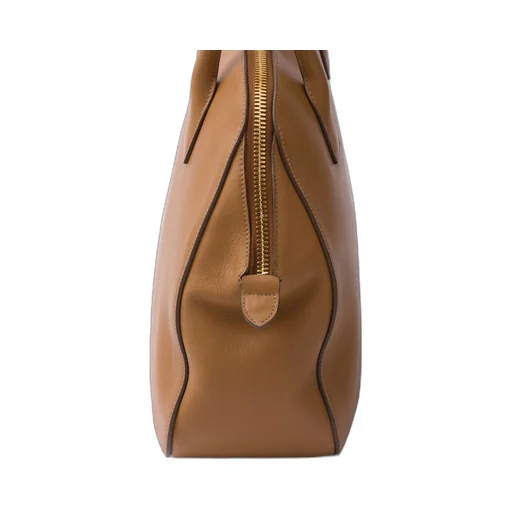 Medium leather tote bag with zipper closure