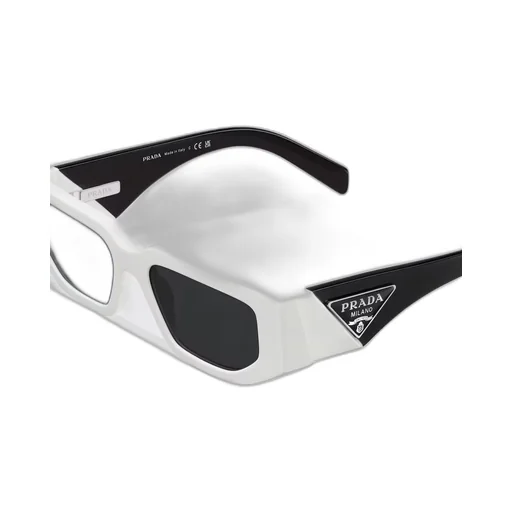 Sunglasses with triangle logo