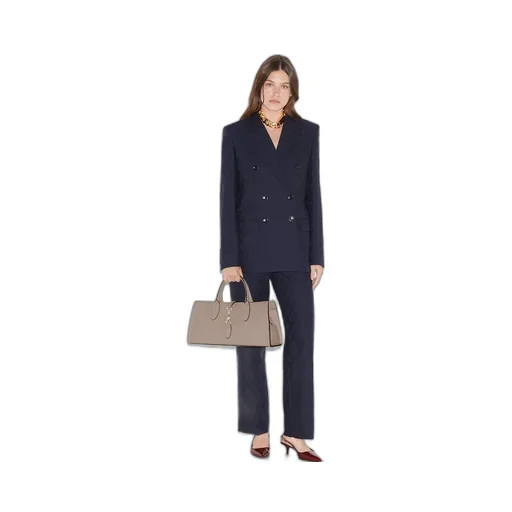 Medium tote bag with hook closure