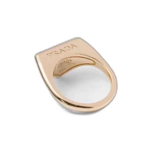 Eternal Gold signet ring in yellow gold with diamonds