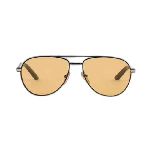 Sunglasses with iconic metal plaque