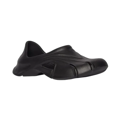 Mold Closed Sneaker