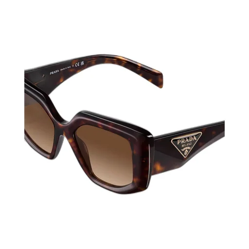 Sunglasses with triangle logo