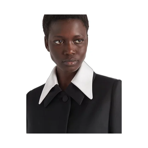 Singled-breasted wool sateen coat with collar