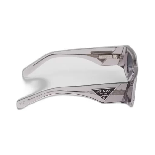 Sunglasses with triangle logo