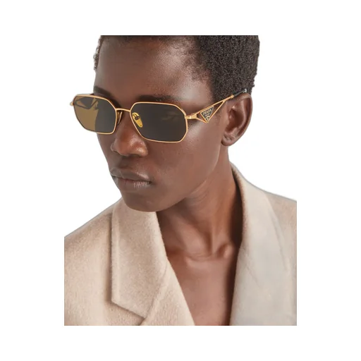 Sunglasses with triangle logo