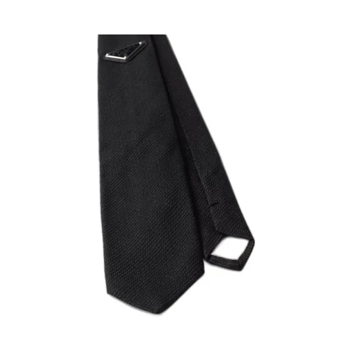 Silk tie