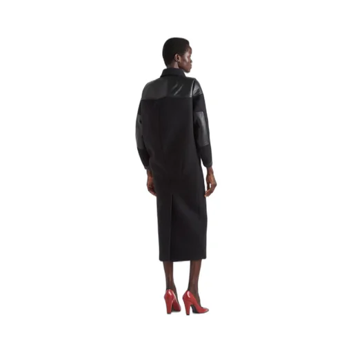 Single-breasted cloth and leather coat