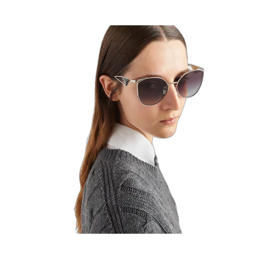 Sunglasses with triangle logo