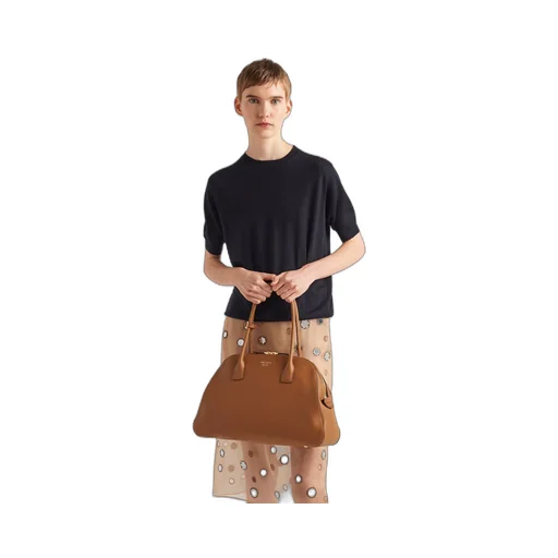 Medium leather tote bag with zipper closure