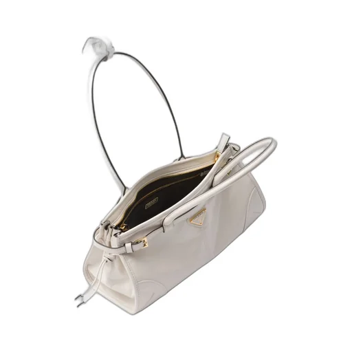 Medium leather handbag